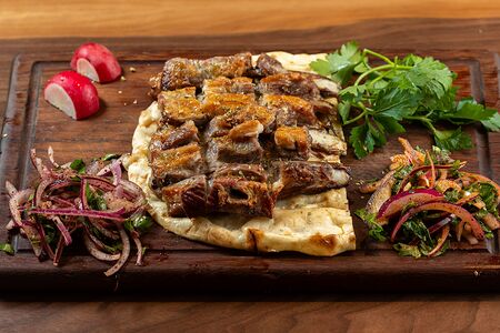 Рёбра ягнёнка на углях