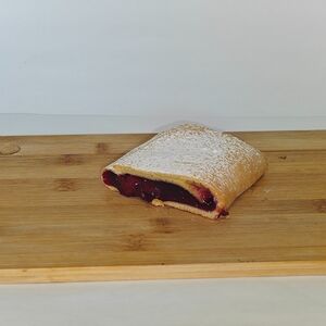 Штрудель с вишней