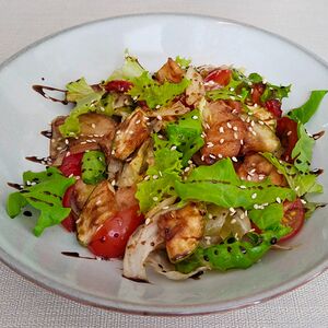 Салат с индейкой и овощами