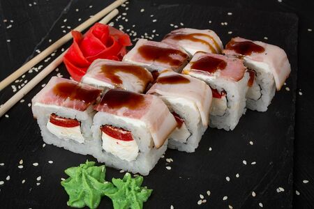 Ролл с беконом