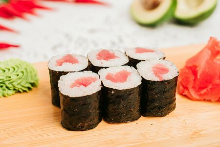 Ролл Магуро маки