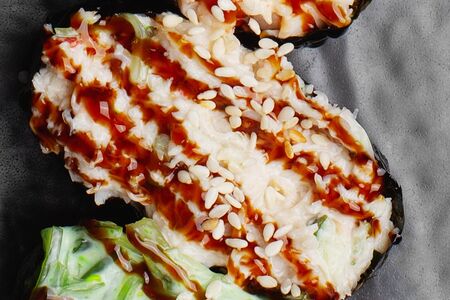 Гункан с крабом