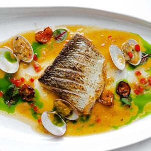 Муксун в соусе из вонголе