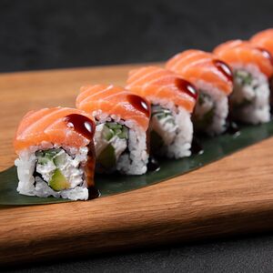 Ролл Филадельфия с лососем