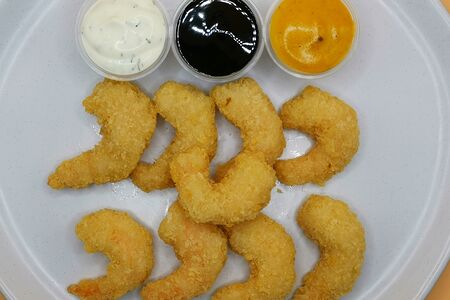 9 креветок в панировке с соусом на выбор