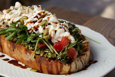 Брускетта Страчателла и томаты