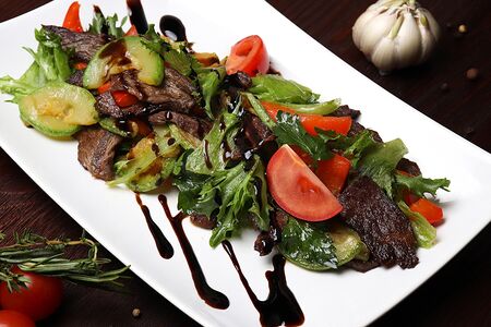 Теплый салат с говяжим языком