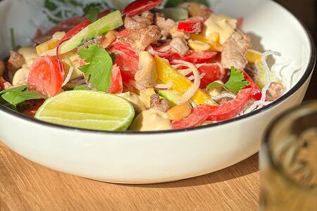 Тайский салат с говядиной