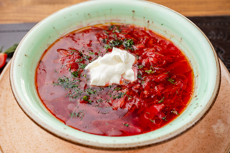 Борщ с гренками и сметаной 300гр