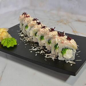 Ролл с масляной рыбой и пармезаном