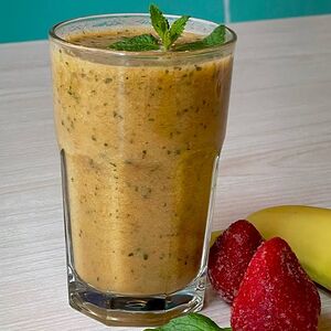 Клубнично-банановый смузи