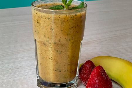 Клубнично-банановый смузи