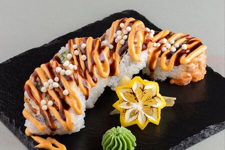 Авторский ролл с крабом, креветкой и семгой