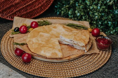 Пирог с красной рыбой и творожным сыром