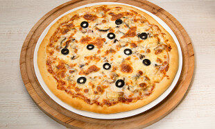 Пицца с ветчиной и грибами