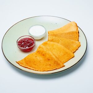 Блинчики со сметаной и джемом