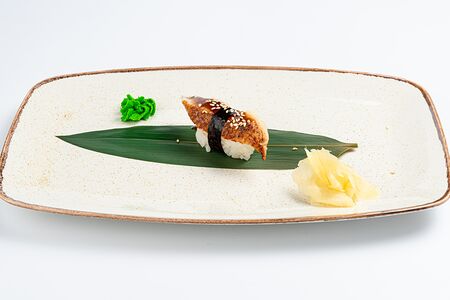 Суши с копченым угрем