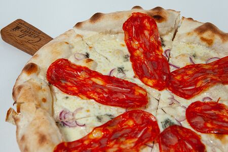 Пицца Калабрезе