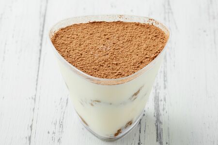 Десерт в стаканчике Тирамису с коньяком