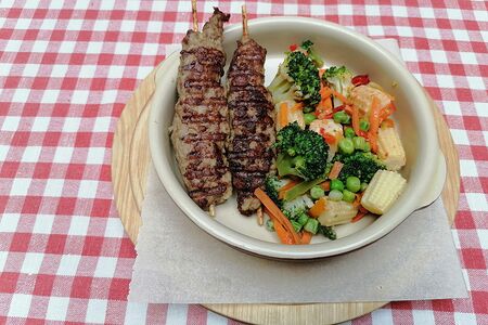 Люля с припущенными овощами