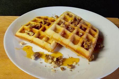 Бельгийские вафли с орехами