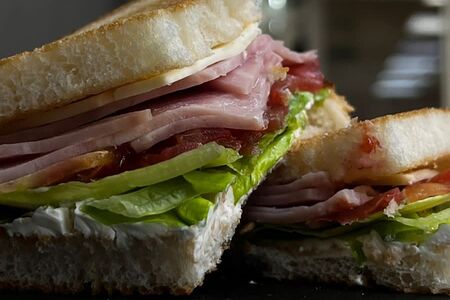 Сэндвич с ветчиной