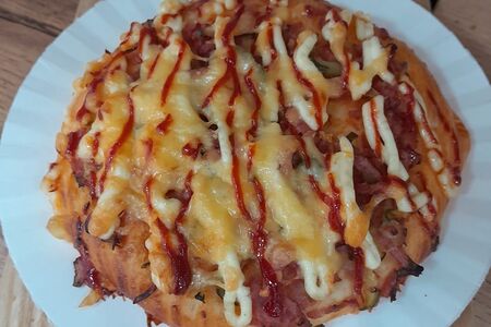 Пицца с колбасой