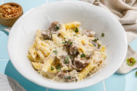 Пенне с телячьими щечками