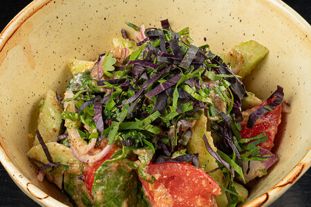 Салат по-грузински с грецким орехом