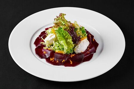 Салат из запеченной свеклы с сыром Филадельфия