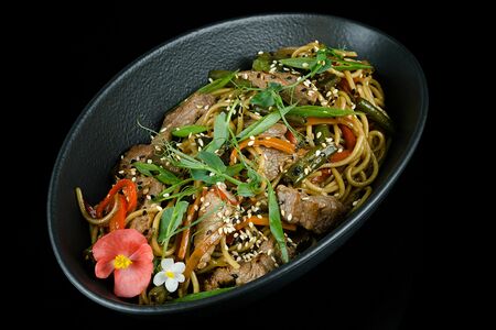 Яичная лапша с говядиной