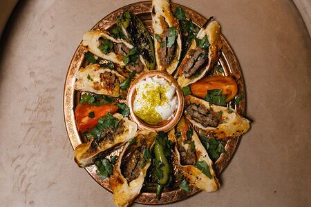 Запеченный бейти кебаб (Firinda Beyti Sarma)