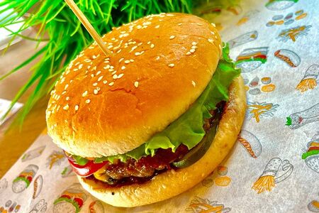 Бургер с куриной котлетой 