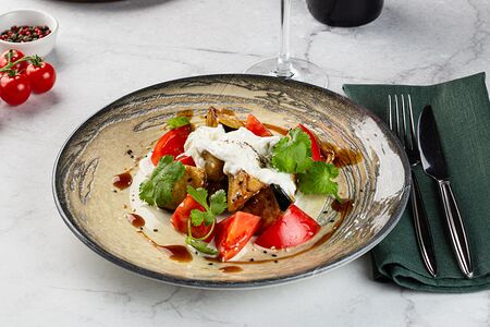 С хрустящими баклажанами и страчателлой