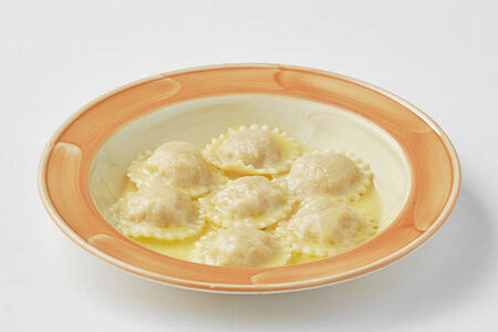 Куриные пельмешки со сливочным маслом