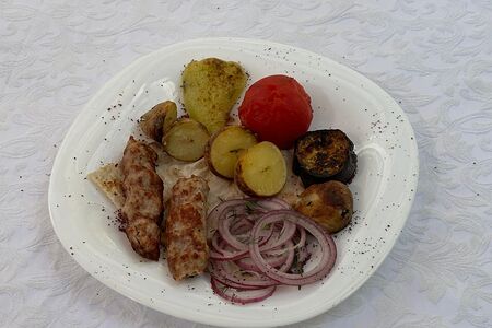 Люля кебаб из курицы с овощами