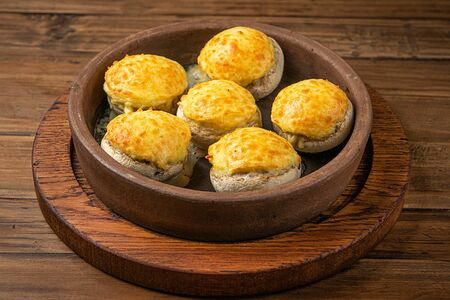 Шампиньоны с сыром на кеци