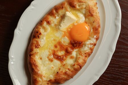 Хачапури по-аджарски с трюфелем