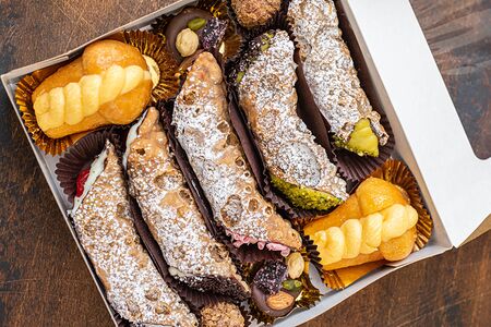 Набор пирожных и конфет