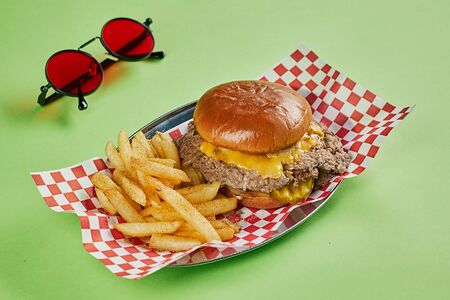 Бургер Smash с говядиной