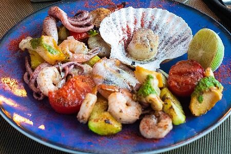 Дары моря с овощами гриль