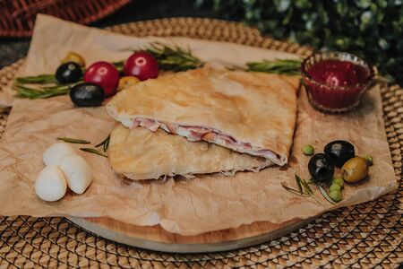 Чебурек с моцареллой и ветчиной