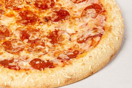 Пеперони на тонком тесте 