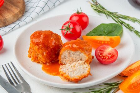 Ежики куриные в томатном соусе