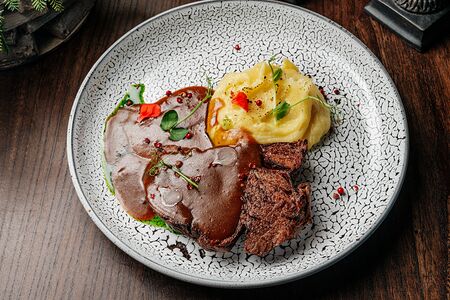 Томлёная говяжья шея