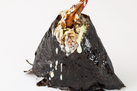 Онигири с креветкой темпура