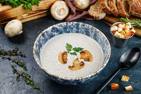 Сливочно-грибной крем-суп