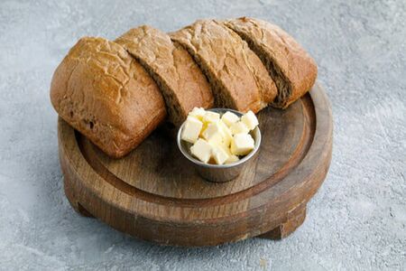 Чиабатта черная со сливочным маслом