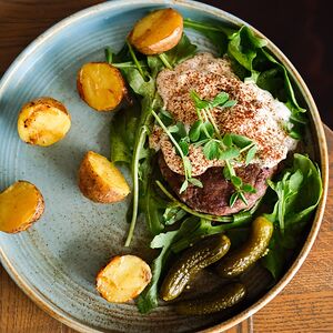 Сочная котлета из фермерской говядины с запеченным картофелем