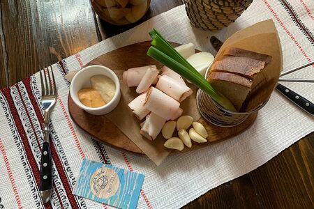 Сало с черным перцем